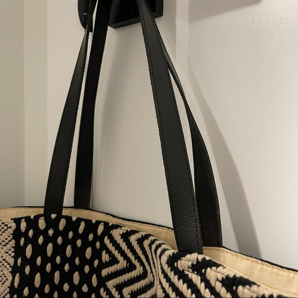 Travel Large tote Perfect for Vacation - Picture 3 of 6